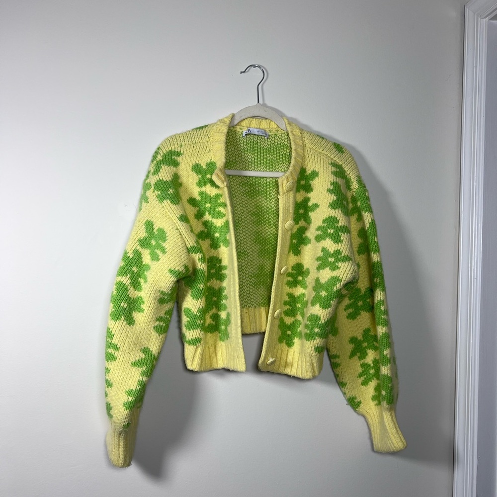 Zara Lime Green Chunky Knit Floral Cardigan Sweater | Size Large - Picture 2 of 3